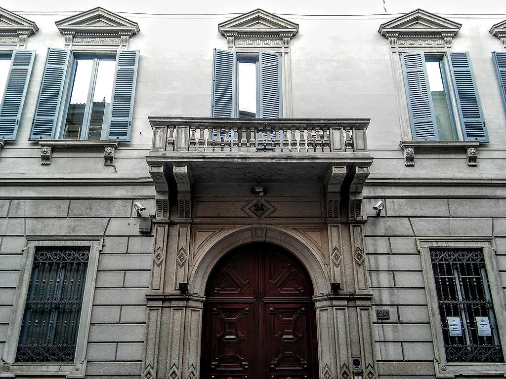 Via Borgonuovo, Casa Valerio