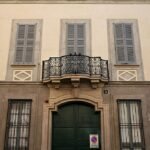 Via Borgonuovo, facade